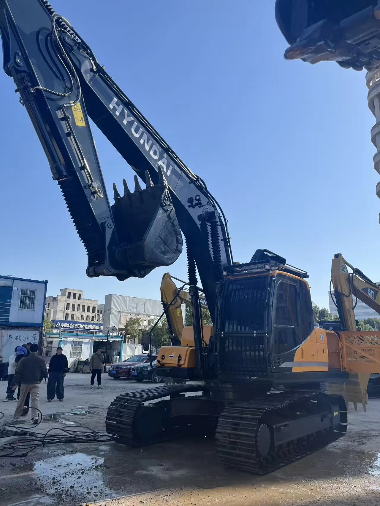 Hyundai R300LC-9S 30-Ton Crawler Excavator