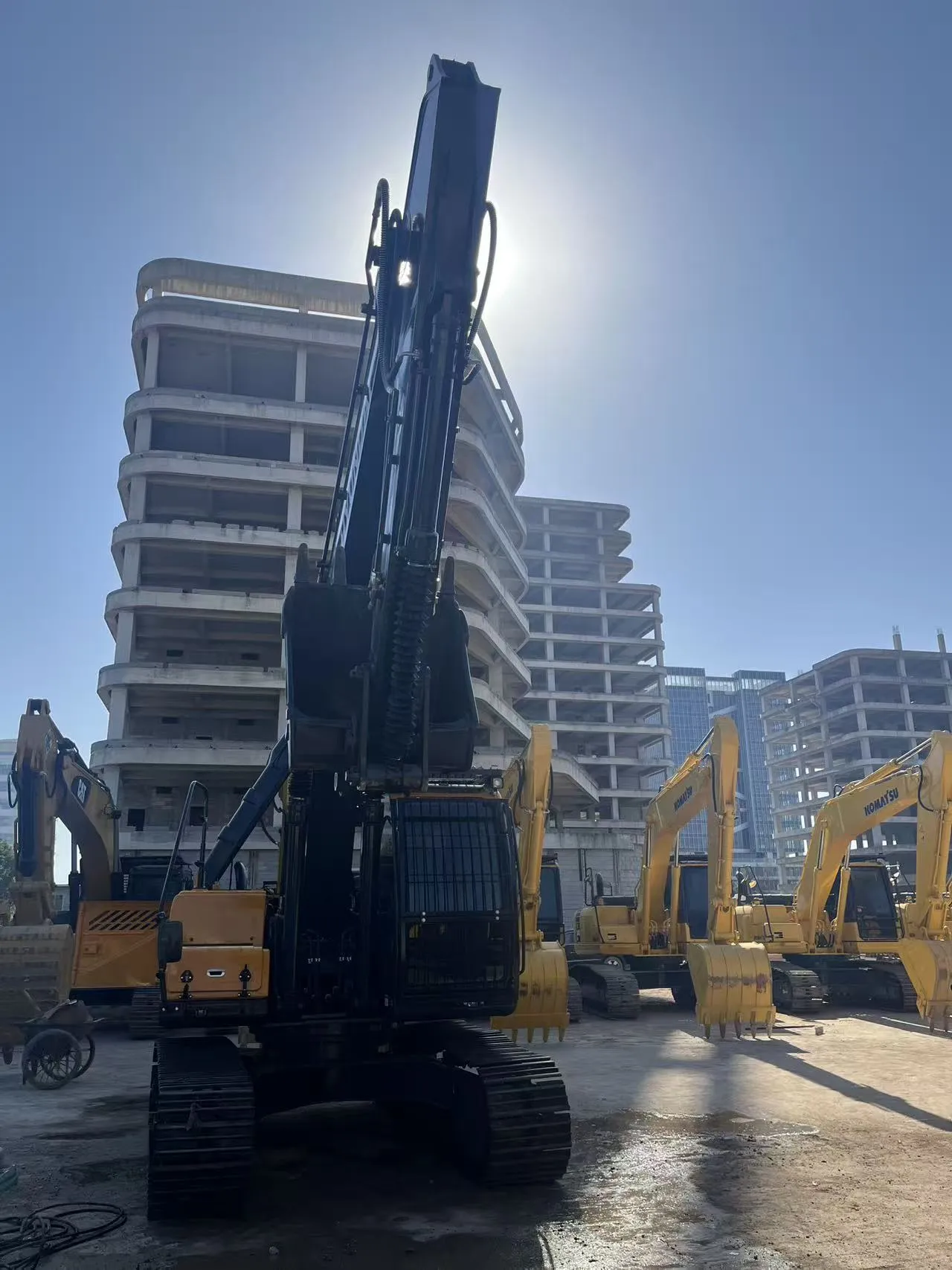 Hyundai R300LC-9S 30-Ton Crawler Excavator
