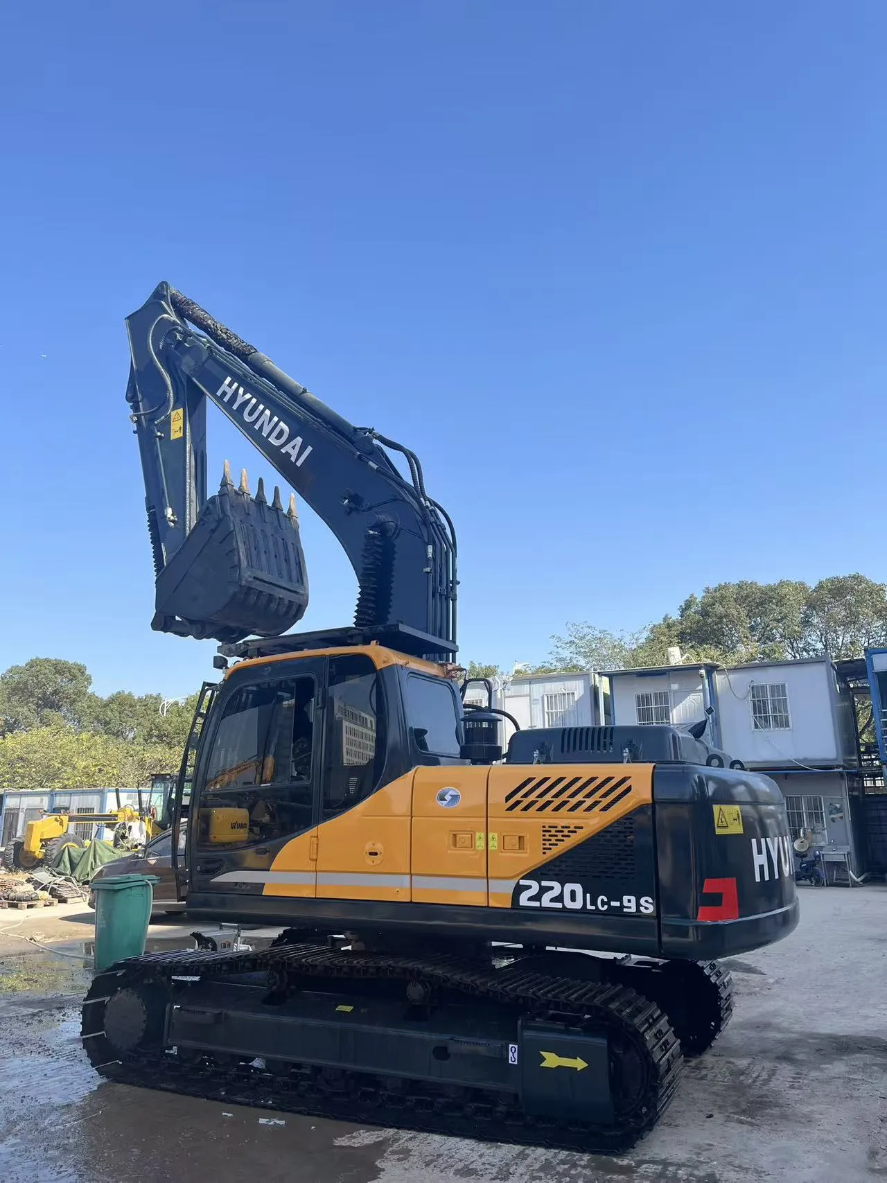 Hyundai R300LC-9S 30-Ton Crawler Excavator